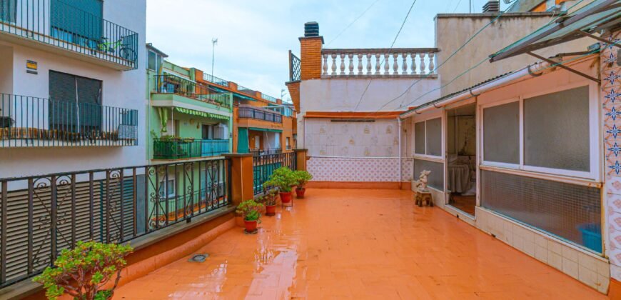 خانه دوطبقه برای فروش در Les Roquetes، Nou Barris بارسلونا
