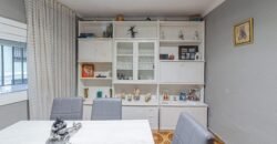 Casa de dos plantas en venta en Les Roquetes, Nou Barris, Barcelona.