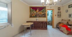 Casa de dos plantas en venta en Les Roquetes, Nou Barris, Barcelona.