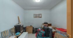 Casa de dos plantas en venta en Les Roquetes, Nou Barris, Barcelona.