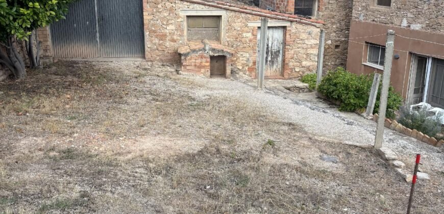 Terreno urbano en venta en Sant Martí de Tous, cerca del centro del pueblo.