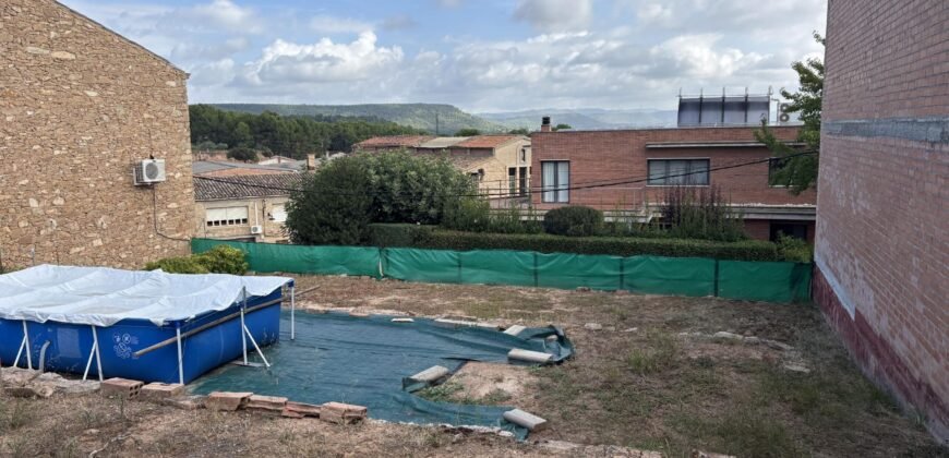 Terreno urbano en venta en Sant Martí de Tous, cerca del centro del pueblo.