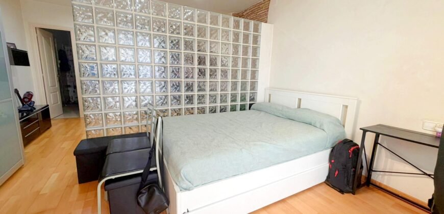 Piso en venta en Barcelona / Carrer del Carme