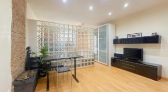 Piso en venta en Barcelona / Carrer del Carme