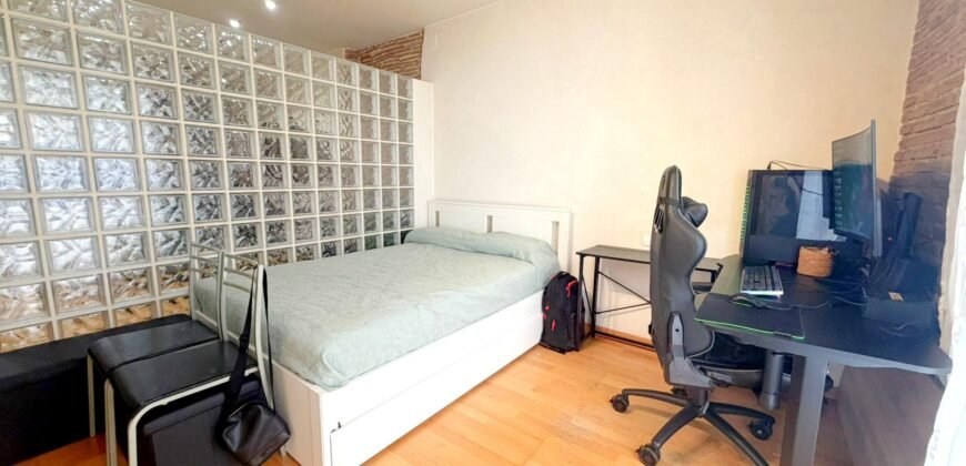 Piso en venta en Barcelona / Carrer del Carme